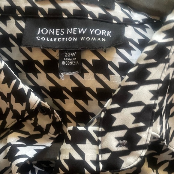 Jones New York (22W Plus) Stretch Black & White Houndstooth Collared Shirt - Picture 3 of 9